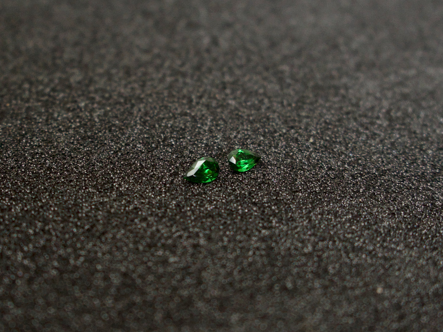 Tsavorite paar 7x4,5 birne 1,27 ct