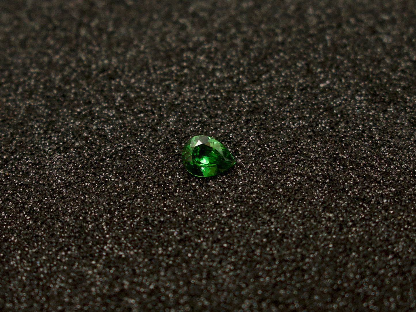 Tsavorite 7,9x6 birne 0,97 ct