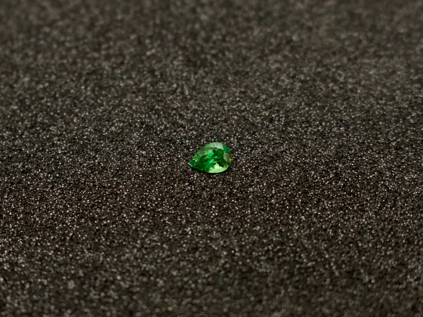 Tsavorite 7,6x5,5 birne 1,02 ct
