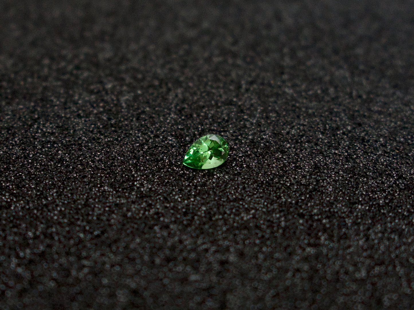 Tsavorite 7,4x5 birne 1,05 ct