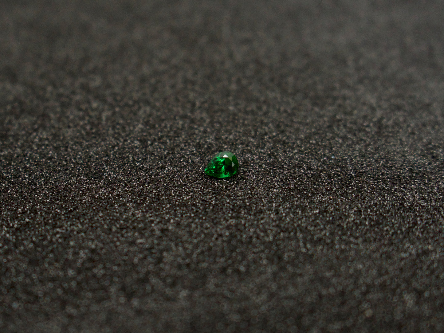 Tsavorite 6,9x5,2 birne 0,99 ct