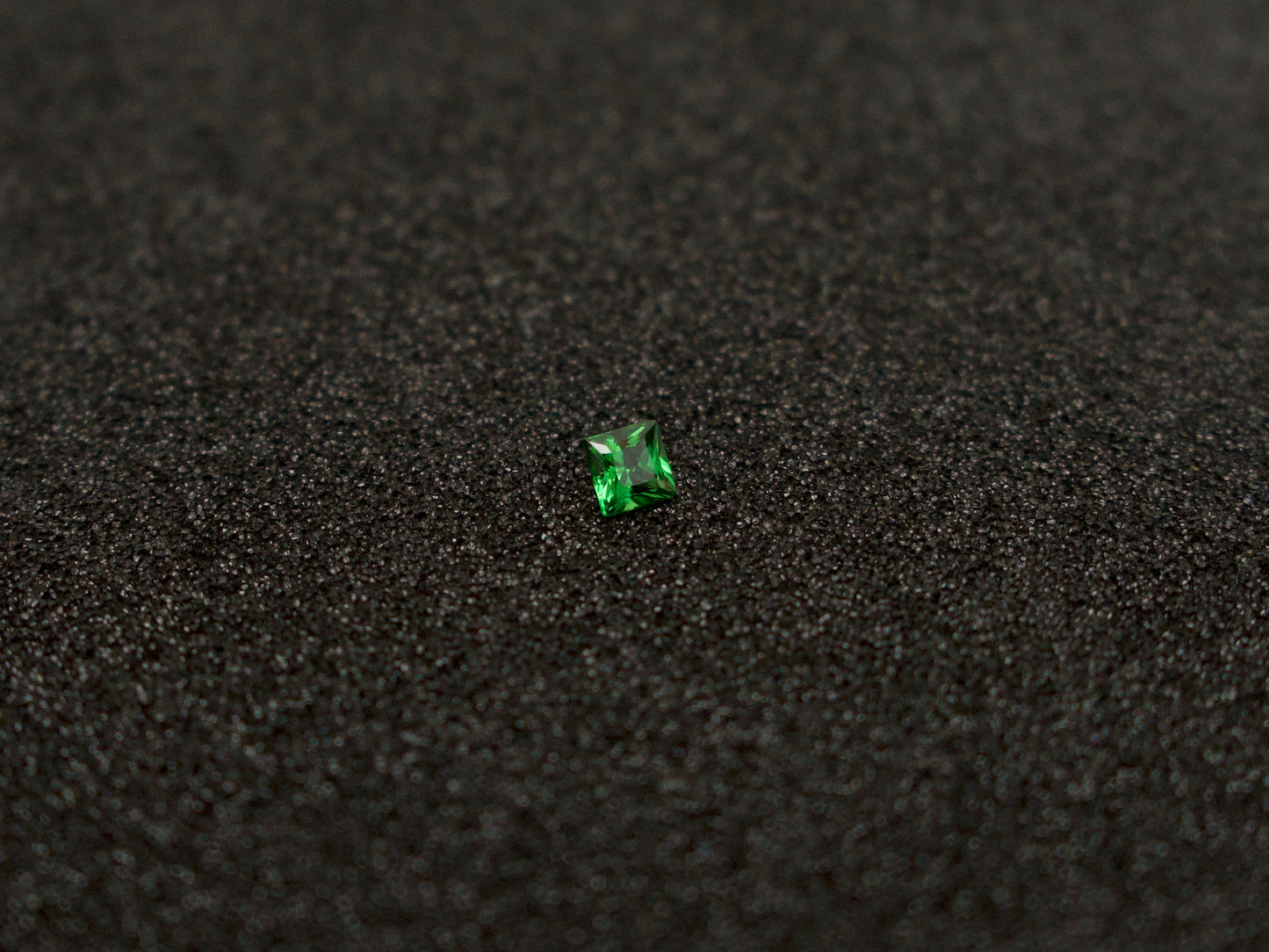 Tsavorite 5x5 Carrée 0,85 ct