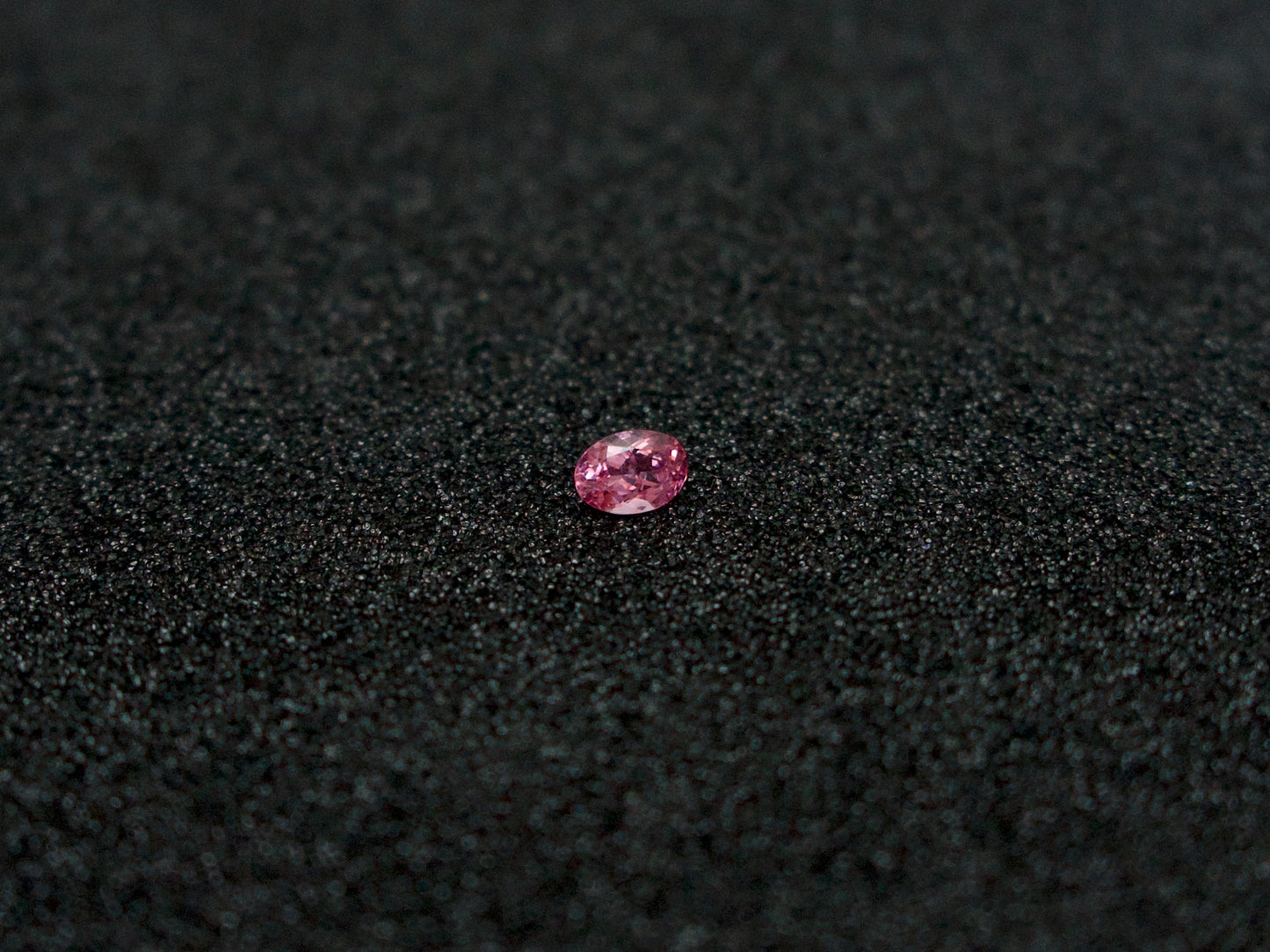 Spinell 6,9x5 Oval 1,0 ct