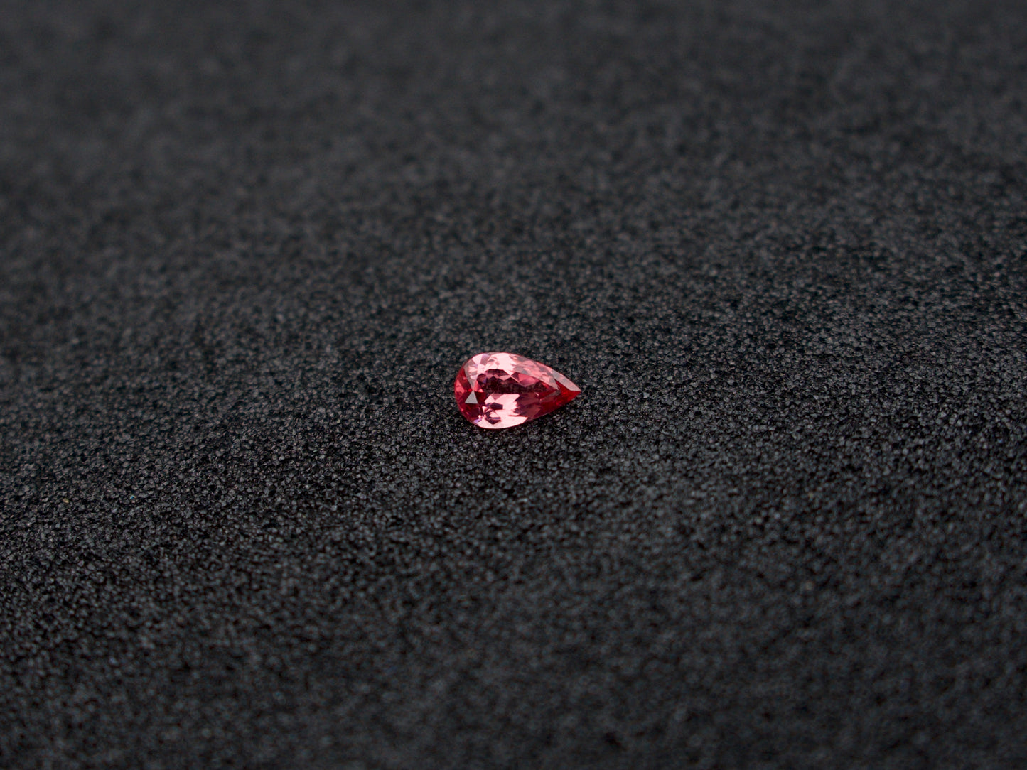 Spinell 9,6x5,8 Tropfen 1,41 ct