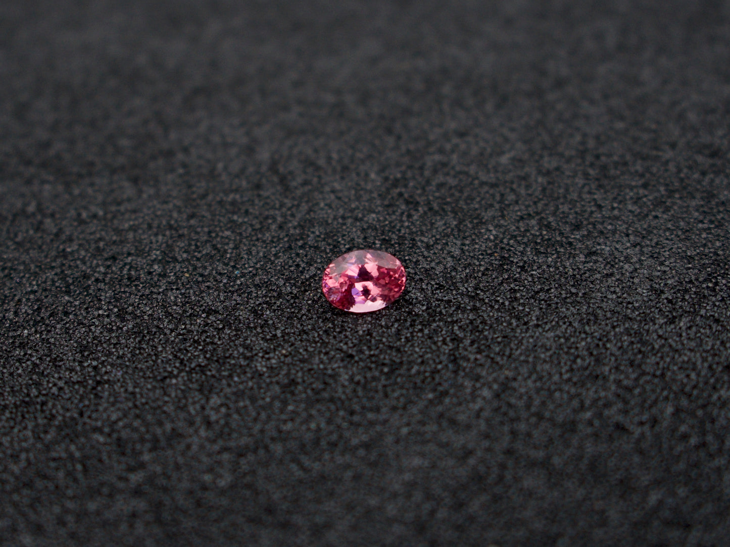 Spinell 8,2x6,1 Oval 1,63 ct