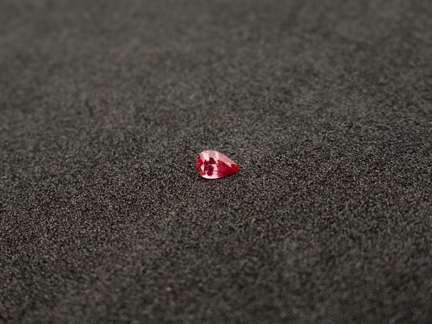 Spinell 9,4x6,2 Tropfen 1,55 ct