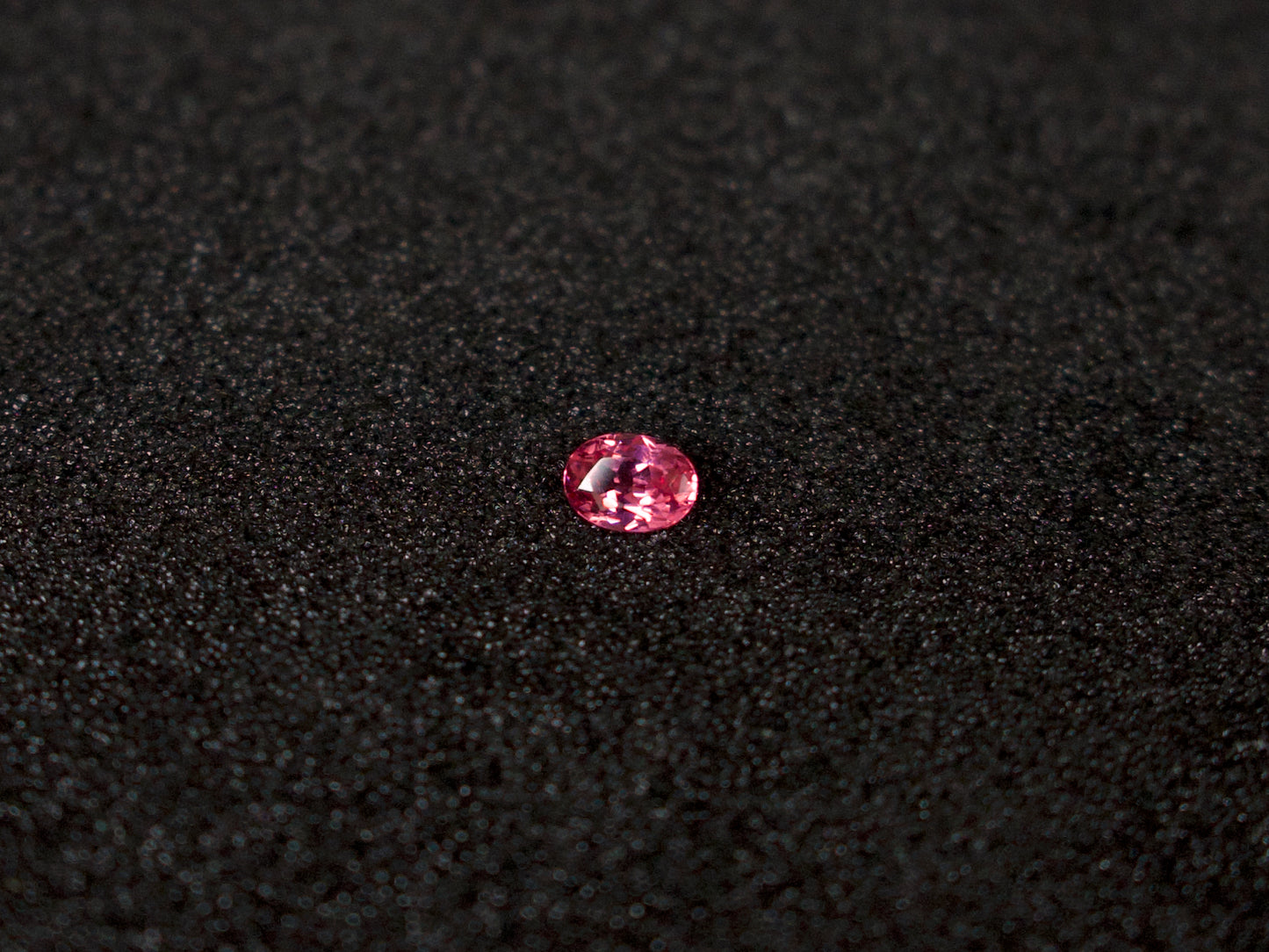 Spinell 6,9x5,1 Oval 0,93 ct