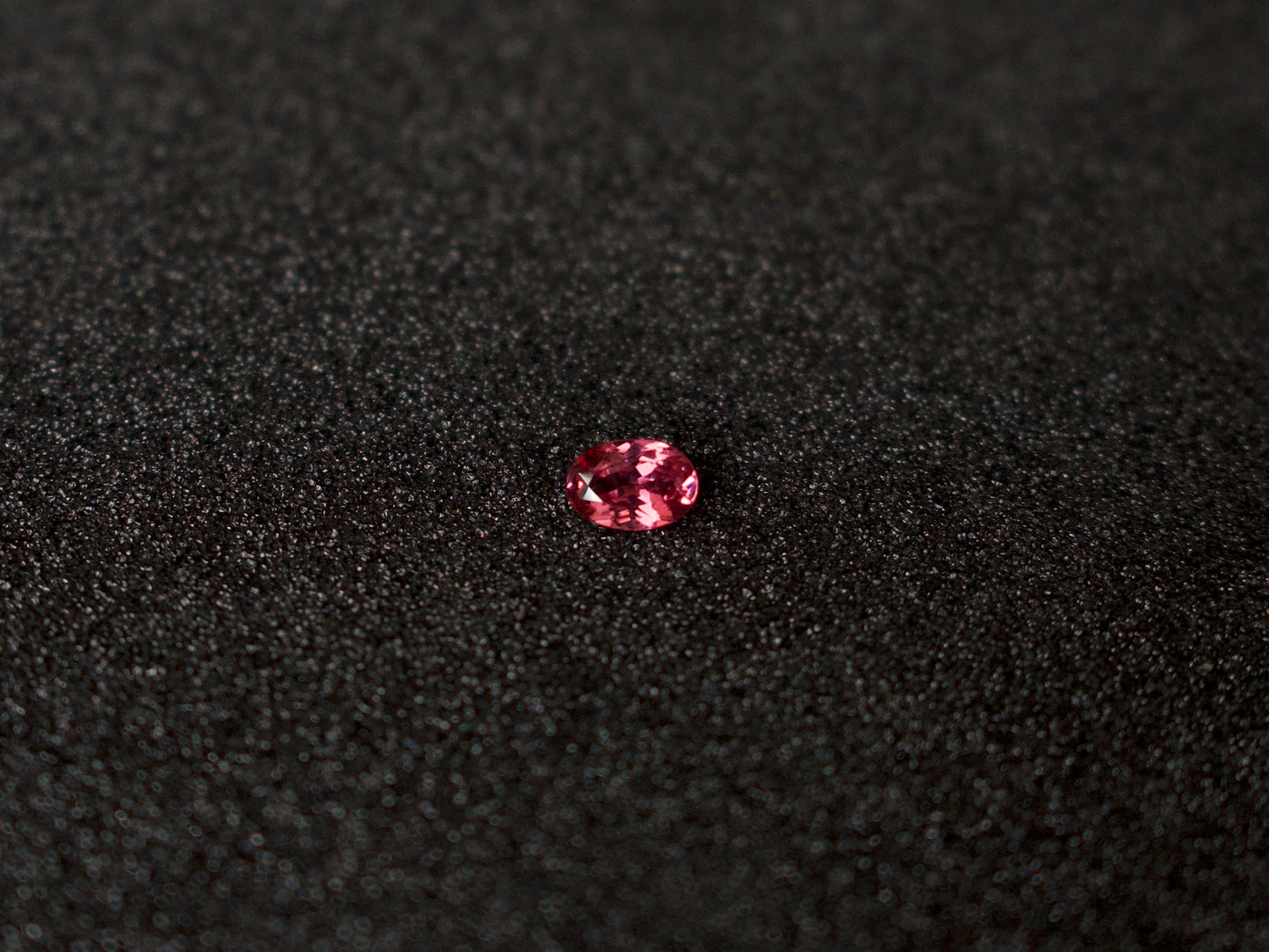 Spinell 8,1x5,6 Oval 1,26 ct